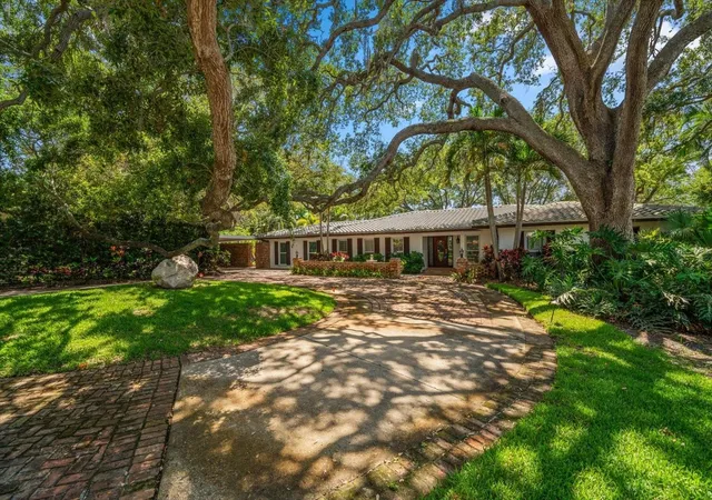 5th image of 7 Rosery Ln, Belleair, FL 33756 | MLS# TB8395436