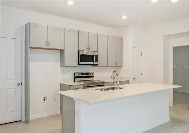 Homes for sale in Fruitland Park, FL | 1202 Atlantic Ave, Fruitland Park, FL 34731 | MLS# O6317178