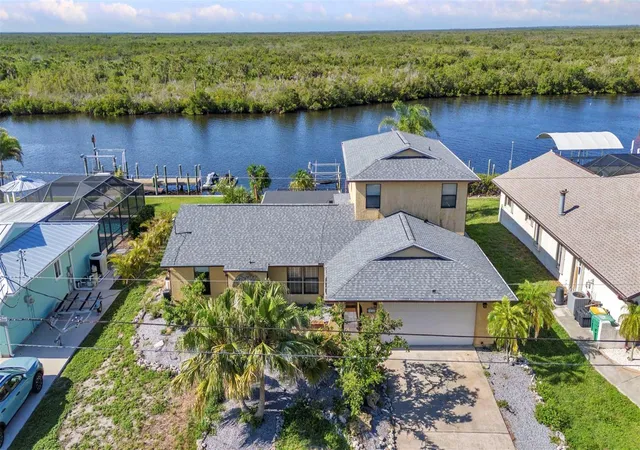 Photo 3 of Single family home for sale at 18566 Arapahoe Cir, Port Charlotte, FL 33948 | MLS# C7511047 | Listing updated on 2026-09-13