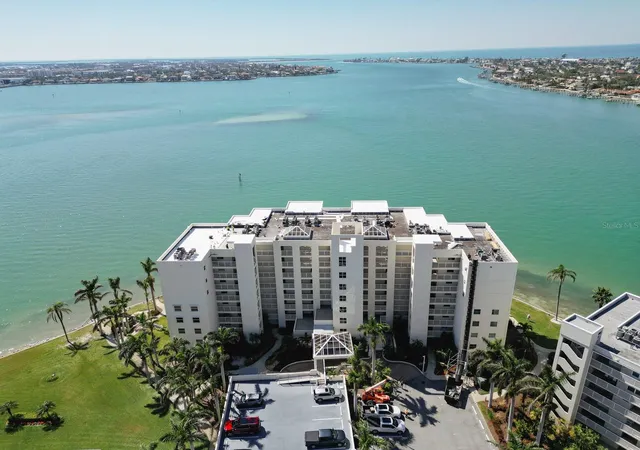 Photo 3 of Condo for sale at 6105 Bahia Del Mar Cir #682, Saint Petersburg, FL 33715 | MLS# TB8395683 | Listing updated on 2026-10-20
