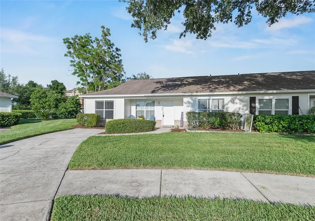 Photo 1 of Single family home for sale at 1726 Tropical Ct, Tavares, FL 32778 | MLS# G5098157 | Listing updated on 2026-10-07