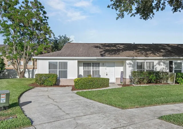 Photo 2 of Single family home for sale at 1726 Tropical Ct, Tavares, FL 32778 | MLS# G5098157 | Listing updated on 2026-10-07