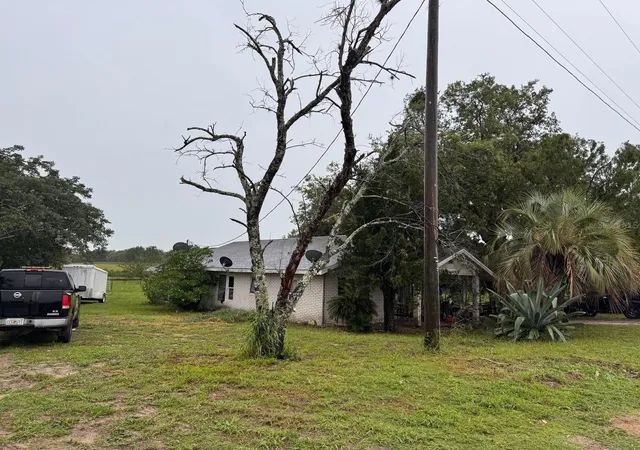 Photo 3 of Single family home for sale at 4011 E Robinson Dr, Haines City, FL 33844 | MLS# L4953686 | Listing updated on 2025-12-06
