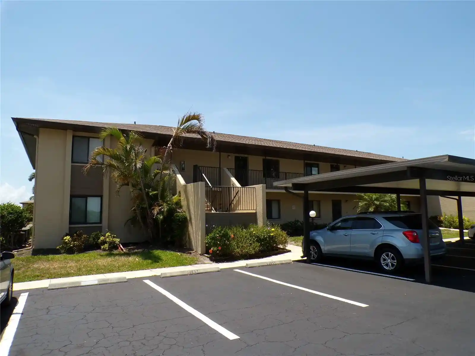 Listing Photo 2 - Condo for sale in 4016 Oakview Dr located at 4016 Oakview Dr, Port Charlotte, FL 33980 - Unit #J6