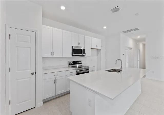 3rd image of 1194 Atlantic Ave, Fruitland Park, FL 34731 | MLS# O6317610