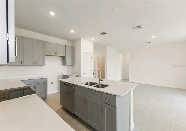 Homes for sale in Fruitland Park, FL | 789 Lemon Ave, Fruitland Park, FL 34731 | MLS# O6317618