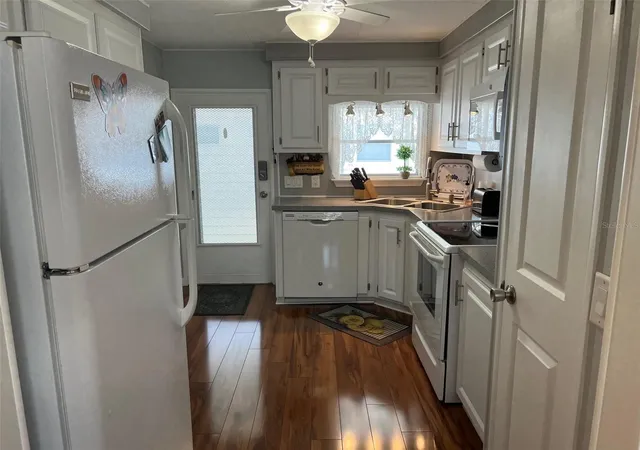Photo 3 of Manufactured home for sale at 36 Thatch Palm St E, Largo, FL 33770 | MLS# TB8396188 | Listing updated on 2026-10-01