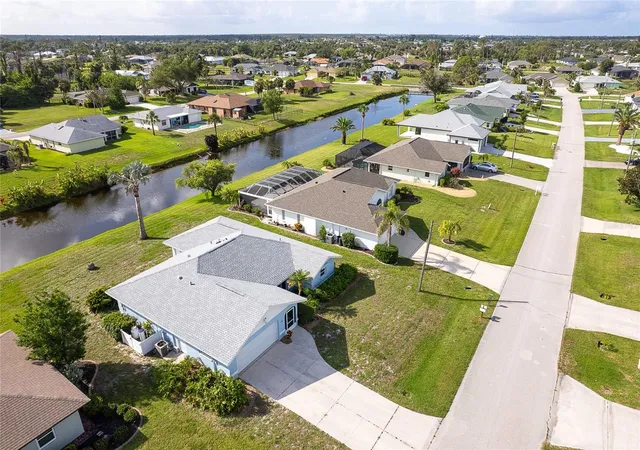 3rd image of 15 Bunker Pl, Rotonda West, FL 33947 | MLS# D6142735