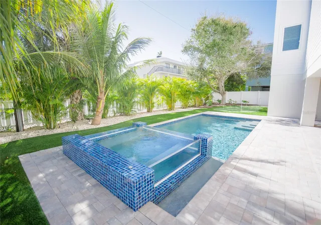 3rd image of 111 6Th St N, Bradenton Beach, FL 34217 | MLS# A4655871