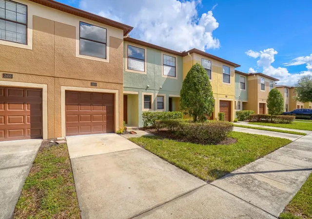 Photo 2 of Townhouse for sale at 2453 Edgewater Falls Dr, Brandon, FL 33511 | MLS# TB8397048 | Listing updated on 2026-10-15