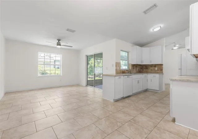 4th image of 23 Pennfield Ln, Palm Coast, FL 32164 | MLS# FC310572