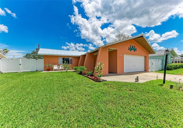 2nd image of 2406 15th St W, Palmetto, FL 34221 | MLS# A4656188