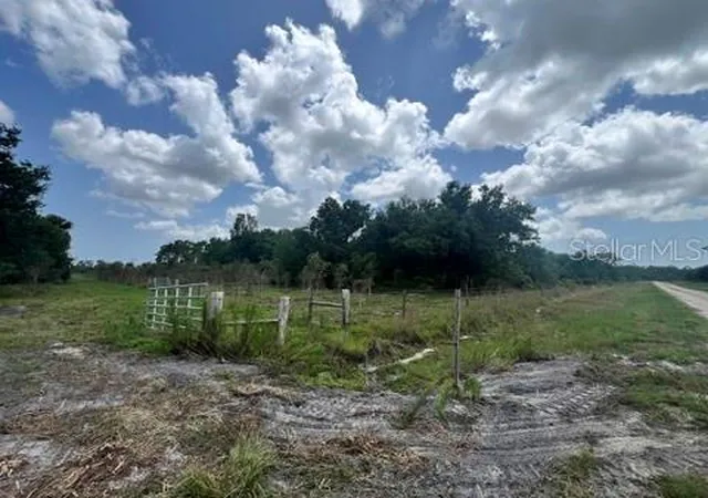 3rd image of 21041 Granville Rd, North Fort Myers, FL 33917 | MLS# OM703865