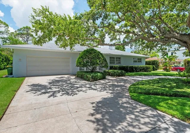 4th image of 1541 Flower Dr, Sarasota, FL 34239 | MLS# A4656365