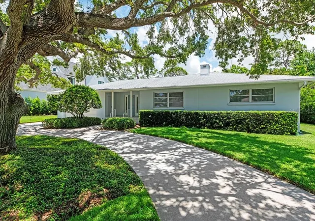 5th image of 1541 Flower Dr, Sarasota, FL 34239 | MLS# A4656365