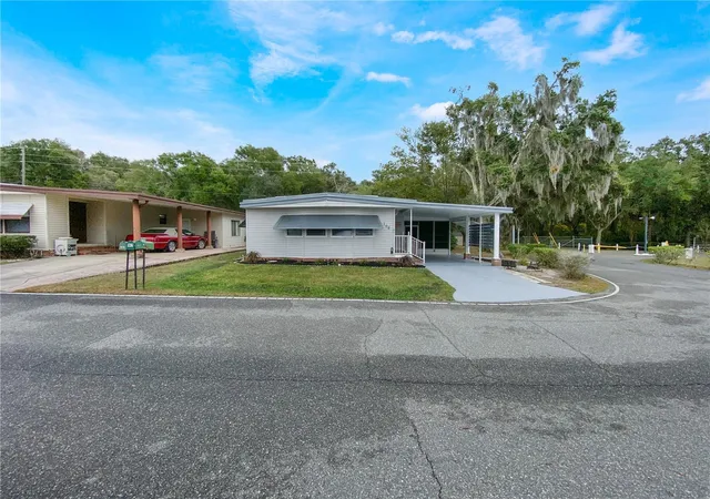 1st image of 164 Royal Palm Dr, Leesburg, FL 34748 | MLS# O6319637
