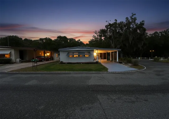 2nd image of 164 Royal Palm Dr, Leesburg, FL 34748 | MLS# O6319637