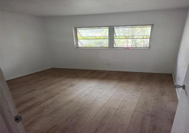 24th image of 3995 South Cir, Largo, FL 33774 | MLS# TB8398579
