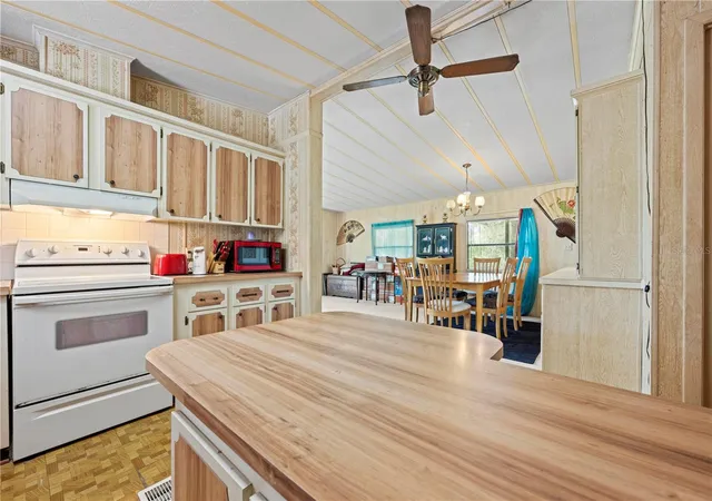 Photo 2 of Manufactured home for sale at 7373 Fall St, Brooksville, FL 34613 | MLS# W7876663 | Listing updated on 2026-08-11