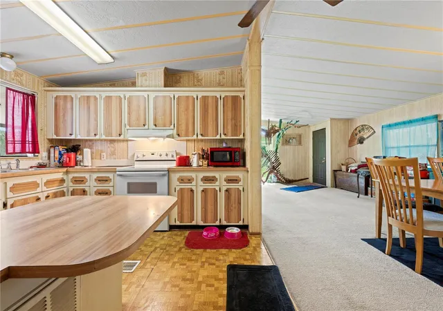 Photo 4 of Manufactured home for sale at 7373 Fall St, Brooksville, FL 34613 | MLS# W7876663 | Listing updated on 2026-08-11