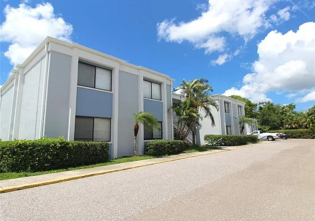 2nd image of 5310 26th W St #1005, Bradenton, FL 34207 | MLS# A4656646