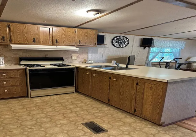 3rd image of 13059 Ne 44Th Ln, Silver Springs, FL 34488 | MLS# OM704165