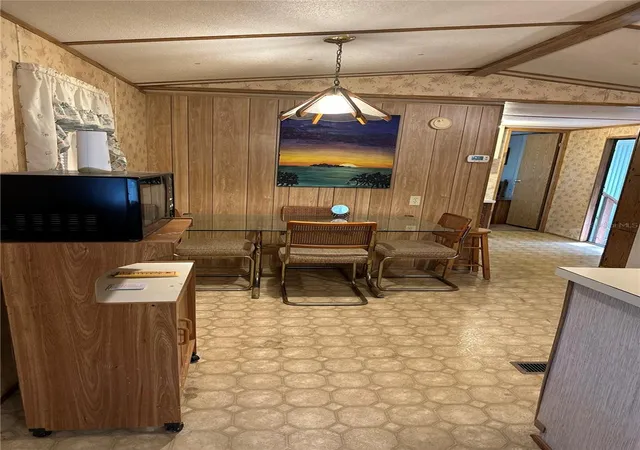 5th image of 13059 Ne 44Th Ln, Silver Springs, FL 34488 | MLS# OM704165
