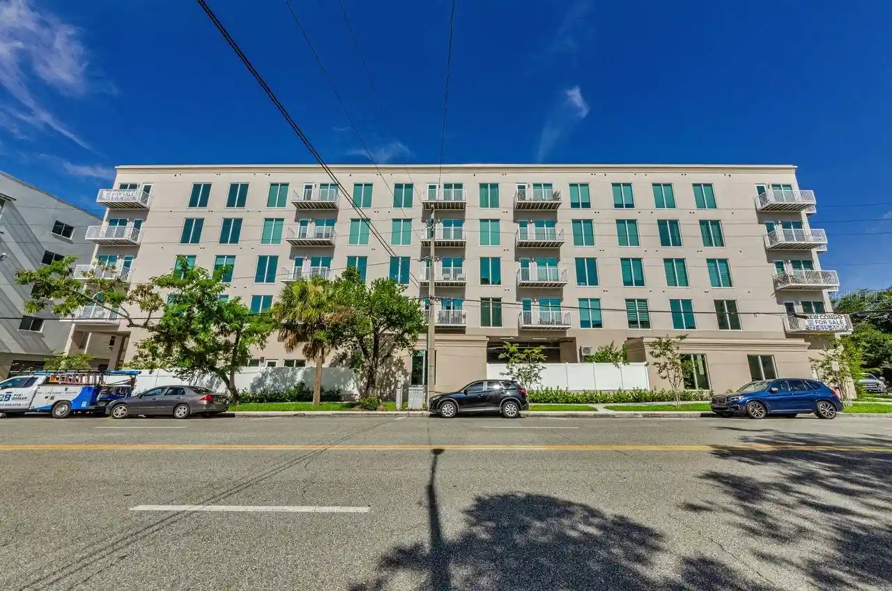 Listing Photo 2 - Condo for sale in 600 3Rd Ave S located at 600 3Rd Ave S, ST PETERSBURG, FL 33701 - Unit #301