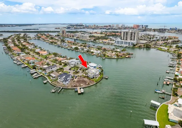 Photo 2 of Single family home for sale at 442 Midway Is, Clearwater Beach, FL 33767 | MLS# TB8399954 | Listing updated on 2026-09-20