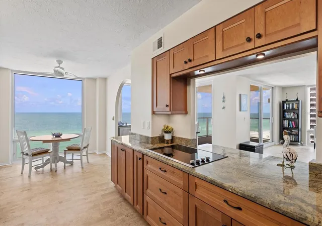 Homes for sale in Longboat Key, FL | 2425 Gulf Of Mexico Dr #10F, Longboat Key, FL 34228 | MLS# A4656887