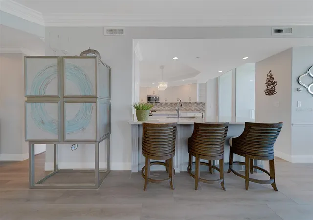 4th image of 2 Seaside Ln #801, Belleair, FL 33756 | MLS# TB8400487