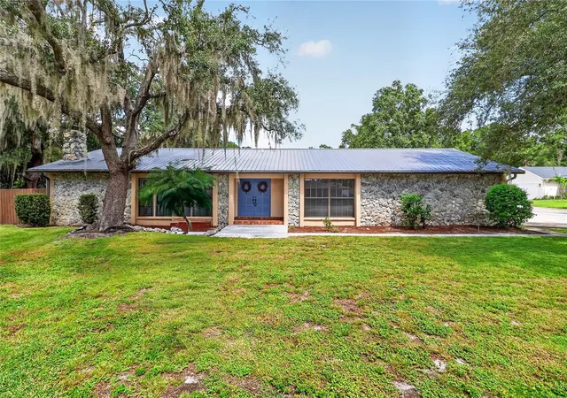 Single family home for sale at 3011 Lake Ellen Dr, TAMPA, FL 33618 | MLS# TB8400623