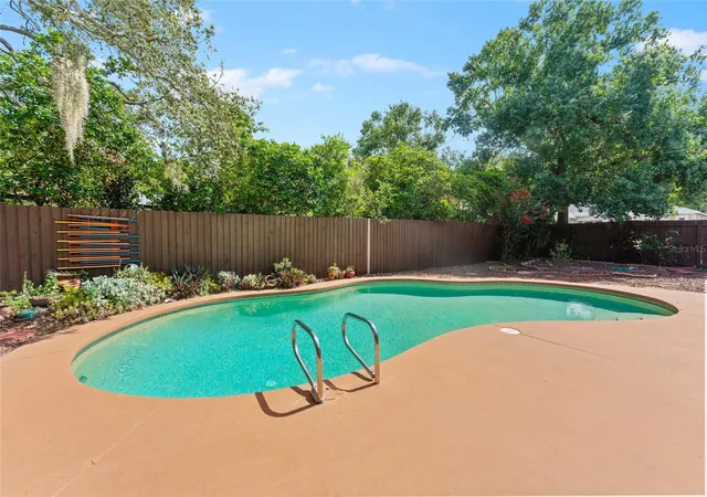 2nd image of 3011 Lake Ellen Dr, Tampa, FL 33618 | MLS# TB8400623