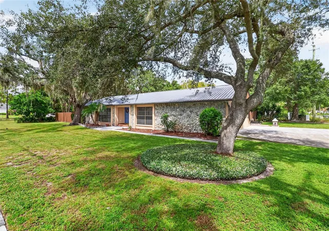 Photo 3 of Single family home for sale at 3011 Lake Ellen Dr, Tampa, FL 33618 | MLS# TB8400623 | Listing updated on 2026-10-02