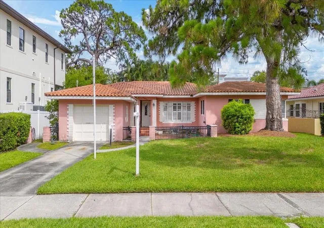 Homes for sale in St Petersburg, FL | 267 Snell Isle Blvd Ne, St Petersburg, FL 33704 | MLS# TB8400715
