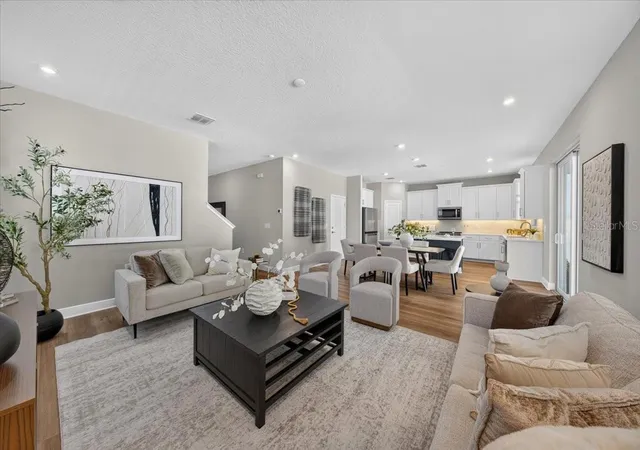 3rd image of 6226 29Th St N, Saint Petersburg, FL 33702 | MLS# TB8401278