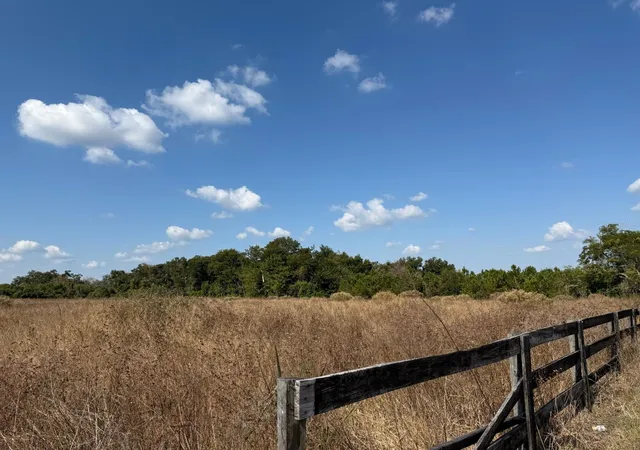 2nd image of 12828 Fort King Hwy, Thonotosassa, FL 33592 | MLS# TB8401649