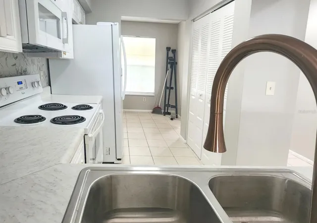 4th image of 7148 E Bank Dr, TAMPA, FL 33617