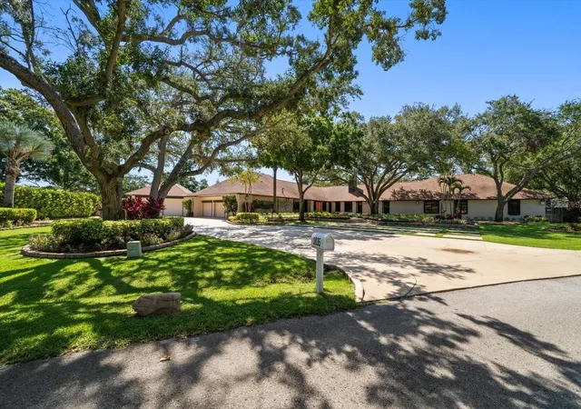 2nd image of 1835 Alicia Way, Clearwater, FL 33764 | MLS# TB8402218