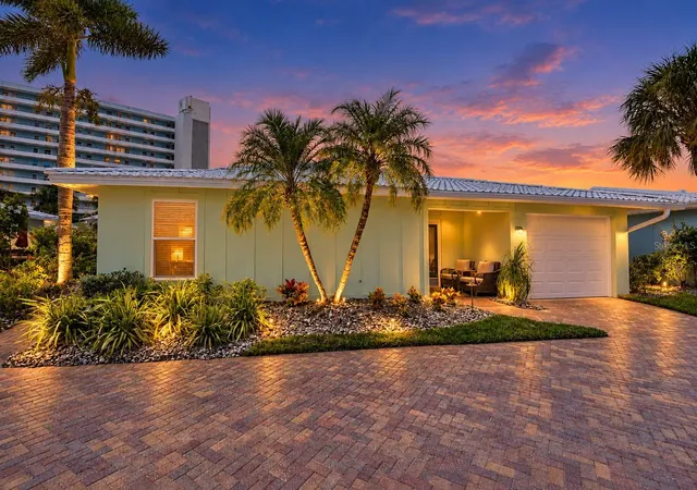 Photo 2 of Single family home for sale at 6308 Midnight Pass Rd #6, Sarasota, FL 34242 | MLS# A4657483 | Listing updated on 2026-10-22