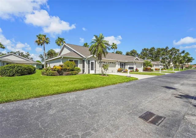 Homes for sale in Palmetto, FL | 2417 Fairway Oaks Dr #22, Palmetto, FL 34221 | MLS# A4657498