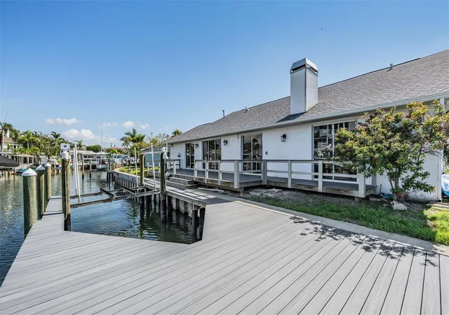 2nd image of 2127 Lagoon Dr, Dunedin, FL 34698 | MLS# TB8402530