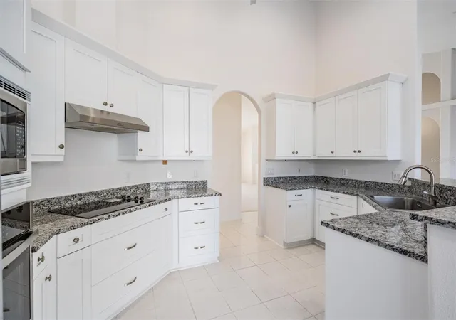 5th image of 2127 Lagoon Dr, Dunedin, FL 34698 | MLS# TB8402530