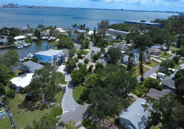 5th image of 4725 Trade Winds Dr S, Gulfport, FL 33711 | MLS# TB8402906