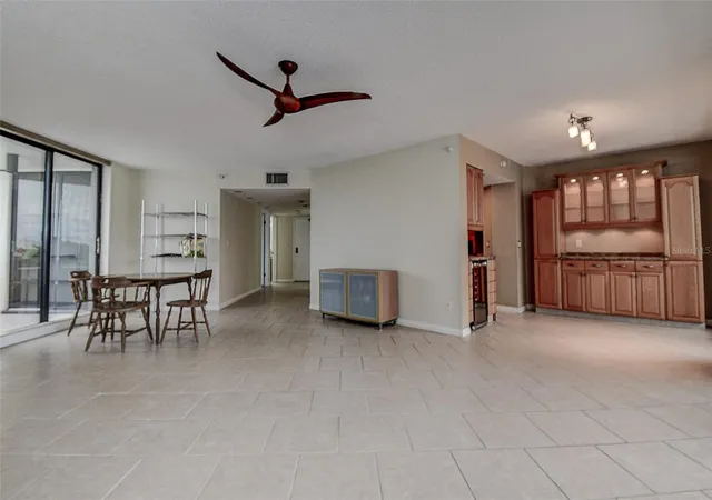 4th image of 5940 Pelican Bay Plaza S #406, Gulfport, FL 33707 | MLS# TB8402992