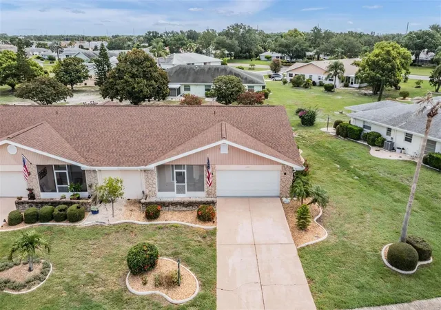 4th image of 1209 Wild Feather Ln, Sun City Center, FL 33573 | MLS# TB8403258