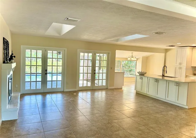 5th image of 17017 Paula Ln, Lutz, FL 33558 | MLS# TB8403457