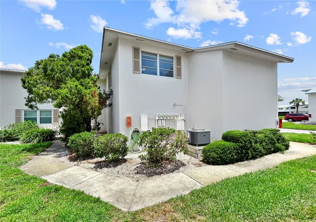 3rd image of 3265 40Th Wy S, ST PETERSBURG, FL 33711