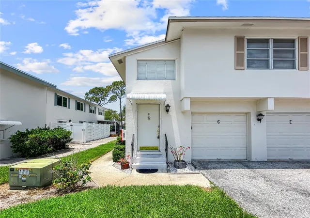 4th image of 3265 40Th Wy S, ST PETERSBURG, FL 33711