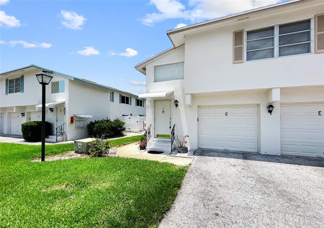 5th image of 3265 40Th Wy S, ST PETERSBURG, FL 33711